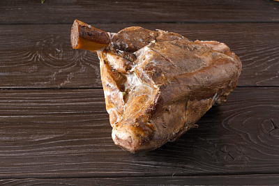 Превью Рулька кабана (пряная в пивном маринаде) п/к