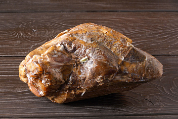 Фото Рулька кабана (пряная в пивном маринаде) п/к